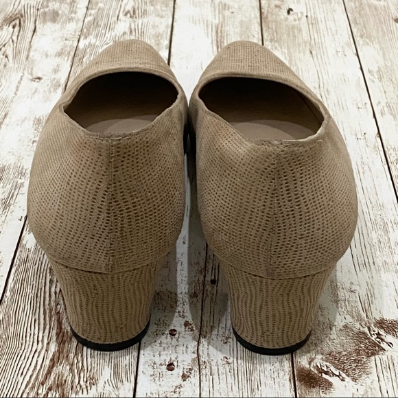 SALVATORE FERRAGAMO Nude Beige Textured Leather Low Heel Pumps Size 8 AAAA - Picture 5 of 15